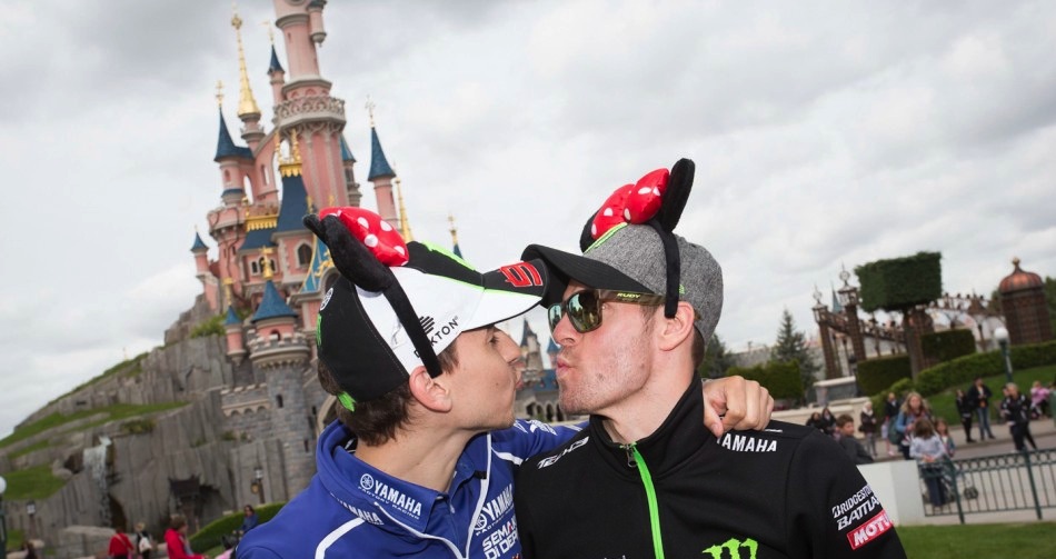 Гонщики чемпионата мира MotoGP в Диснейленде Гонщики чемпионата мира MotoGP в Диснейленде