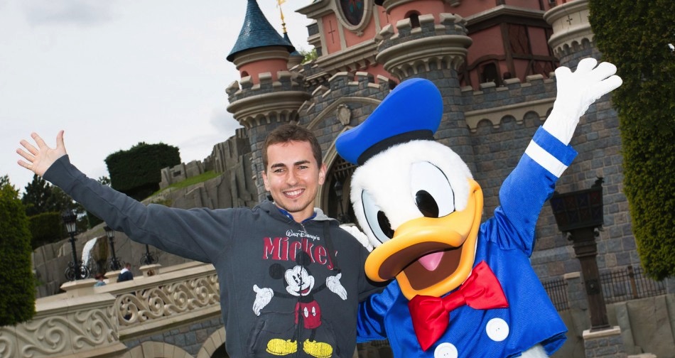 Гонщики чемпионата мира MotoGP в Диснейленде Гонщики чемпионата мира MotoGP в Диснейленде