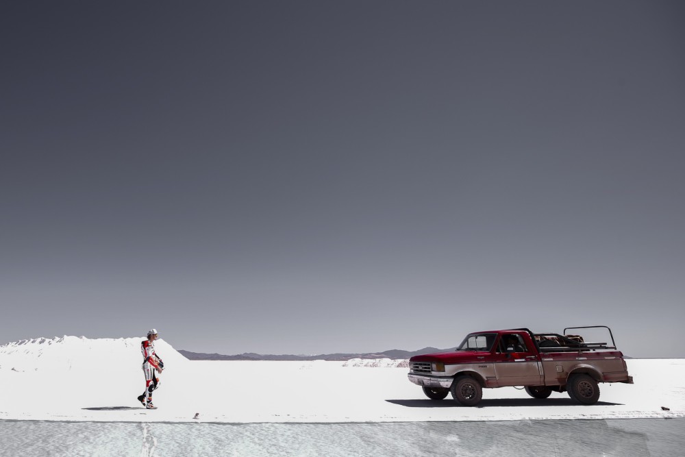 Джек Миллер покорил соляную пустыню на своем мотоцикле