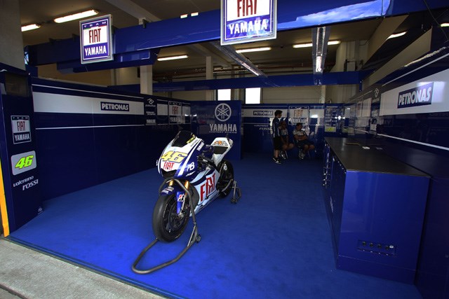 Стена в бокса Movistar Yamaha MotoGP