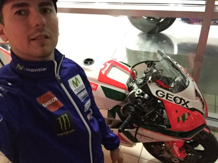 Хорхе Лоренсо и Aprilia RSV4 Макса Бьяджи