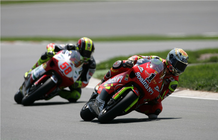 Лоренсо, на Aprilia RSA250, и Симончелли (2007)