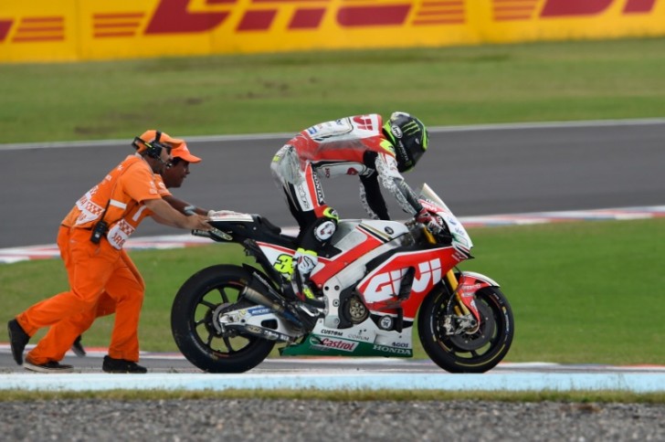 Кэл Крачлоу и, Гран-При Аргентины, MotoGP 2016, после падения