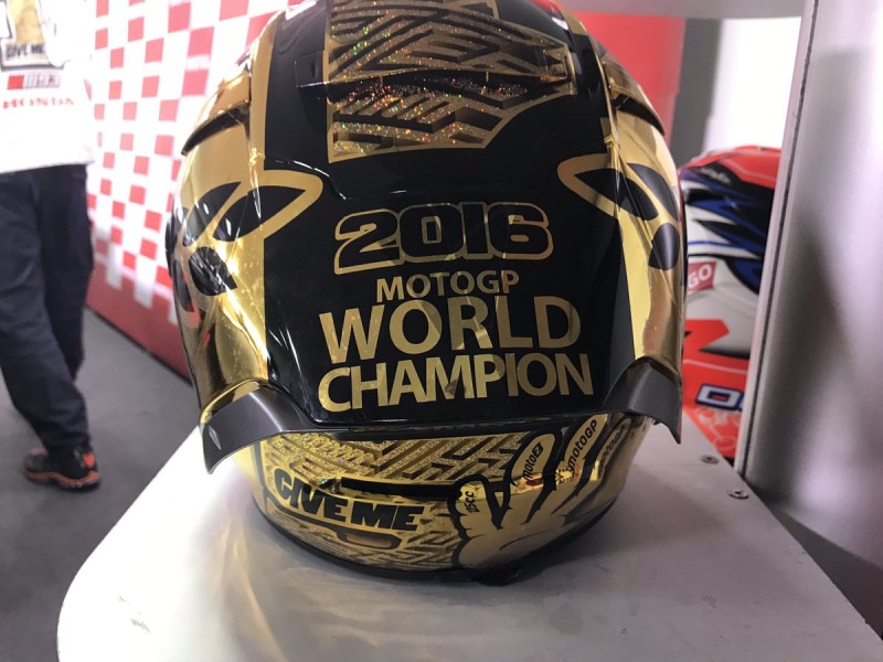 Шлем Марка Маркеса к победе в чемпионате 2016 года