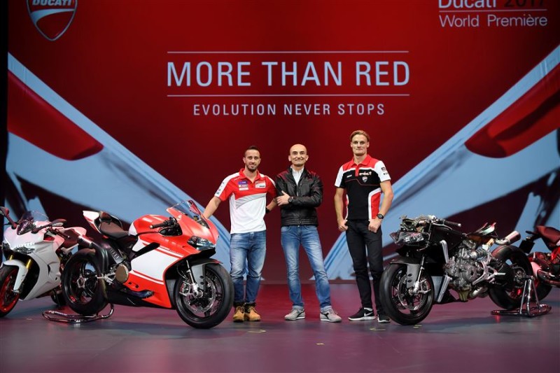 Довициозо и Дэвис (EICMA, 2016)