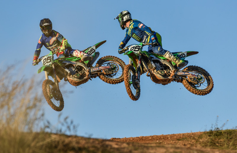 Рей и Десаль (Rider X Over, 2016)