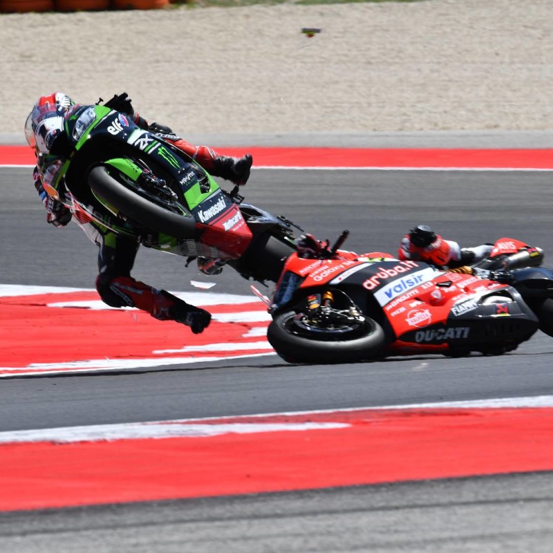 Авария Чаза Дэвиса в Мизано (WSBK, 2017)