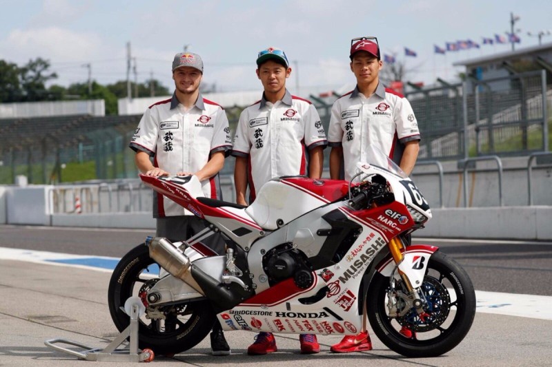 Джек Миллер (слева) перед Suzuka 8-H 2017