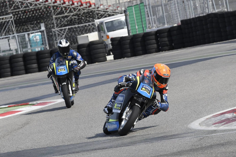 Никита Калинин (сзади) в Yamaha VR46 Master Camp 2017