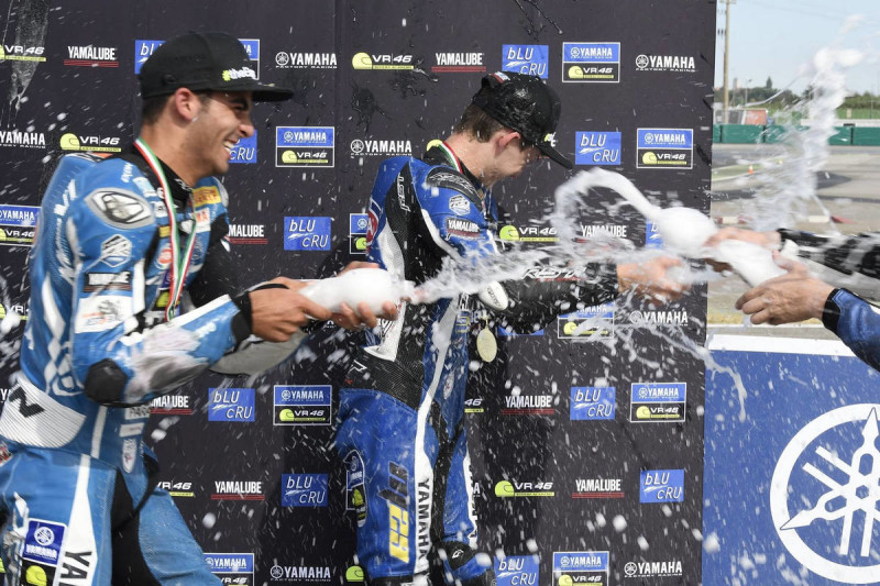 Никита Калинин (справа) в Yamaha VR46 Master Camp 2017