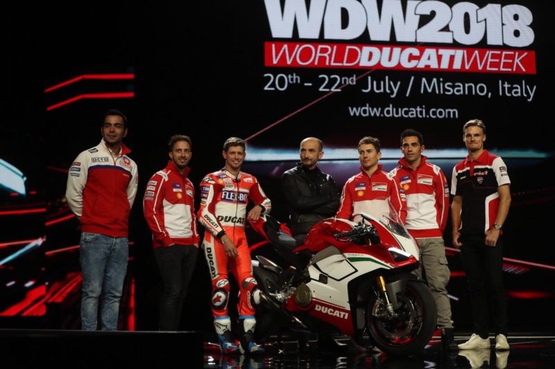 Довициозо, Лоренсо и другие пилоты Ducati (EICMA, 2017)