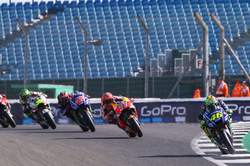 Валентино Росси лидирует на ГП Великобритании 2017