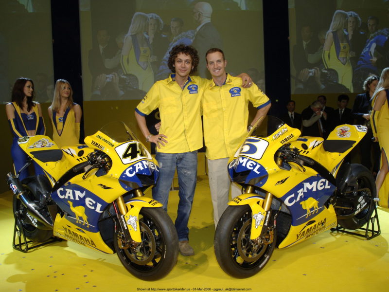 Росси и Эдвардс на презентации Camel Yamaha 2006