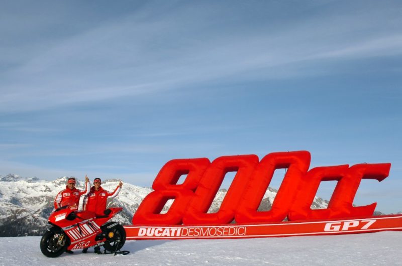 Стоунер и Капиросси на презентации Ducati Team 2007