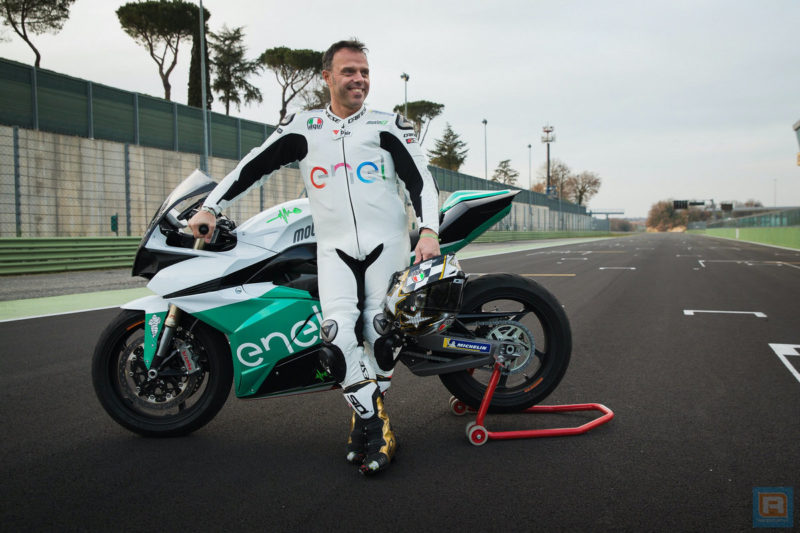 Лорис Капиросси и электробайк Energica Ego