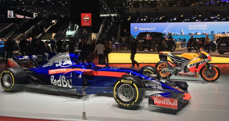 Toro Rosso STR13 и Honda RC213V на автошоу в Женеве 2018