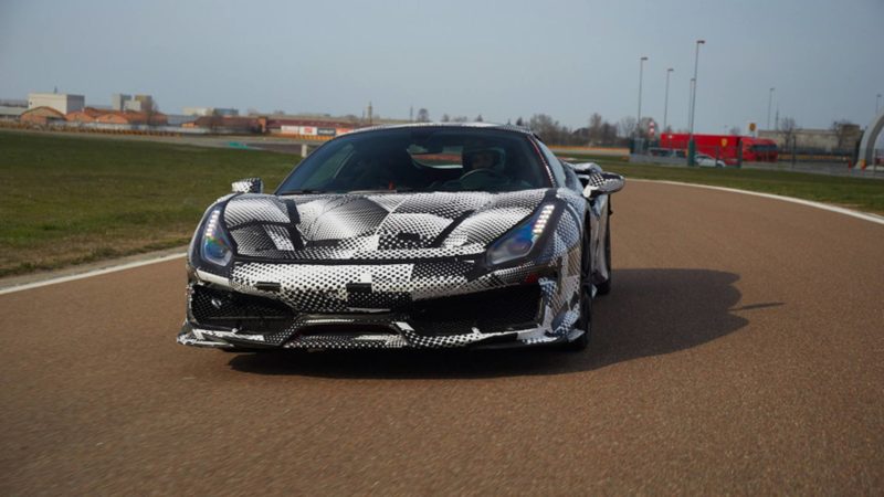 Валентино Росси тестирует Ferrari 488 Pista