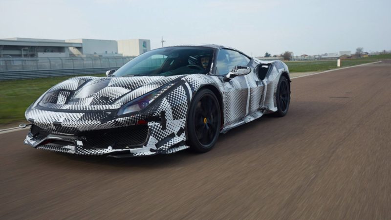Валентино Росси тестирует Ferrari 488 Pista