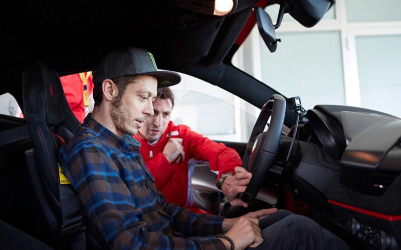 Валентино Росси тестирует Ferrari 488 Pista