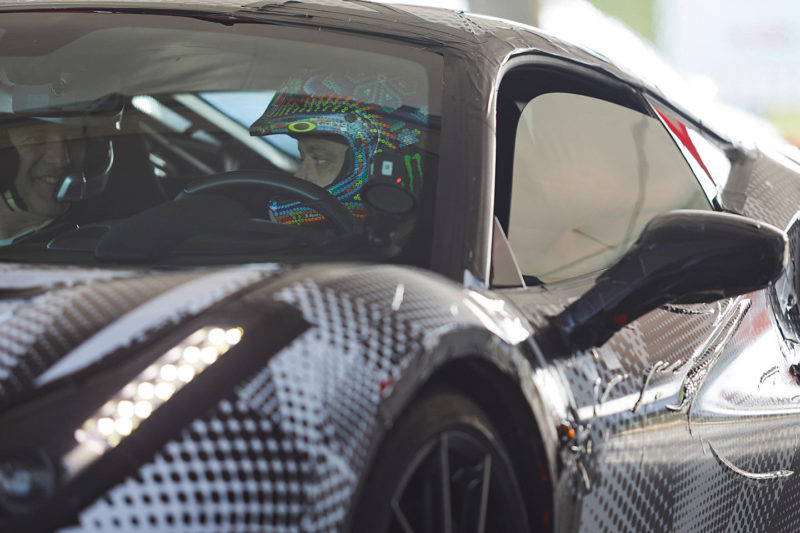 Валентино Росси тестирует Ferrari 488 Pista