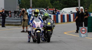 Карел Абрахам подвозит Кэла Кратчлоу