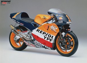 Honda NSR500. 2000 год. 185 л.с. 130 кг. Сете Жибернау, Алекс Кривиль, Тадаюки Окада