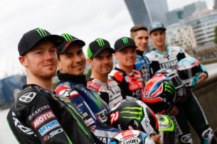 Гонщики MotoGP на Тауэрском мосту