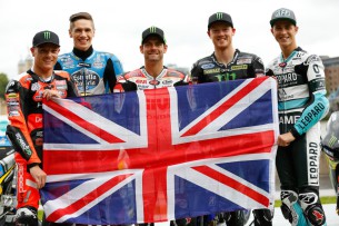 Гонщики MotoGP на Тауэрском мосту