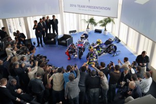 Лоренцо и Росси на презентации Movistar Yamaha 2016