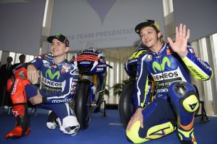 Лоренцо и Росси на презентации Movistar Yamaha 2016