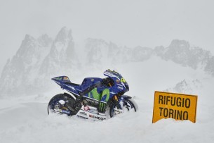 Movistar Yamaha MotoGP отдохнула на горнолыжном курорте с M1