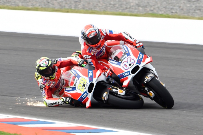 Раскадровка аварии Ианноне и Довициозо в гонке MotoGP Гран-При Аргентины 2016