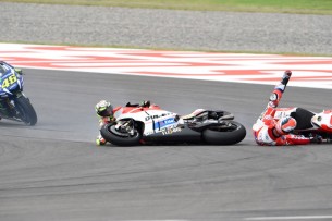 Раскадровка аварии Ианноне и Довициозо в гонке MotoGP Гран-При Аргентины 2016