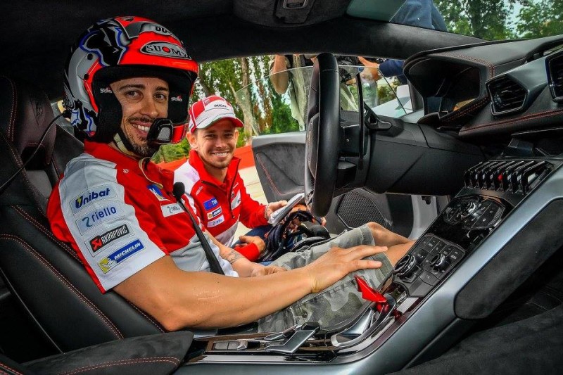 Довициозо и Стоунер в Lamborghini Accademia