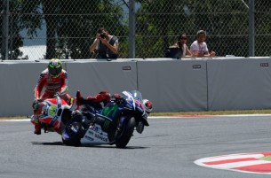 Авария Хорхе Лоренсо и Андреа Ианноне, гонка MotoGP Гран-При Каталонии 2016