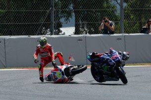 Авария Хорхе Лоренсо и Андреа Ианноне, гонка MotoGP Гран-При Каталонии 2016