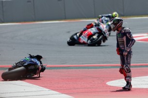Авария Хорхе Лоренсо и Андреа Ианноне, гонка MotoGP Гран-При Каталонии 2016