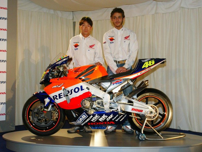 Укава и Росси на презентации Repsol Honda 2002