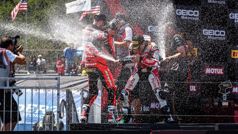 Юджин Лаверти на подиуме в Лагуна Секе (WSBK, 2018)