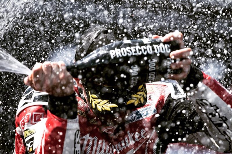Юджин Лаверти на подиуме в Лагуна Секе (WSBK, 2018)
