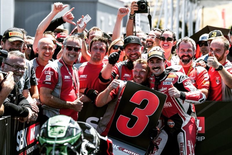 Юджин Лаверти на подиуме в Лагуна Секе (WSBK, 2018)