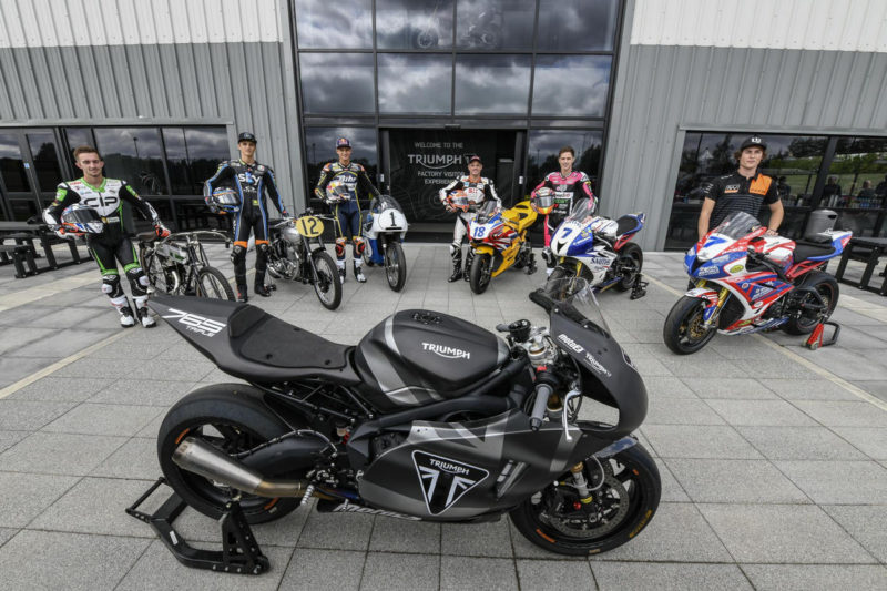 Гонщики Moto2 на заводе Triumph