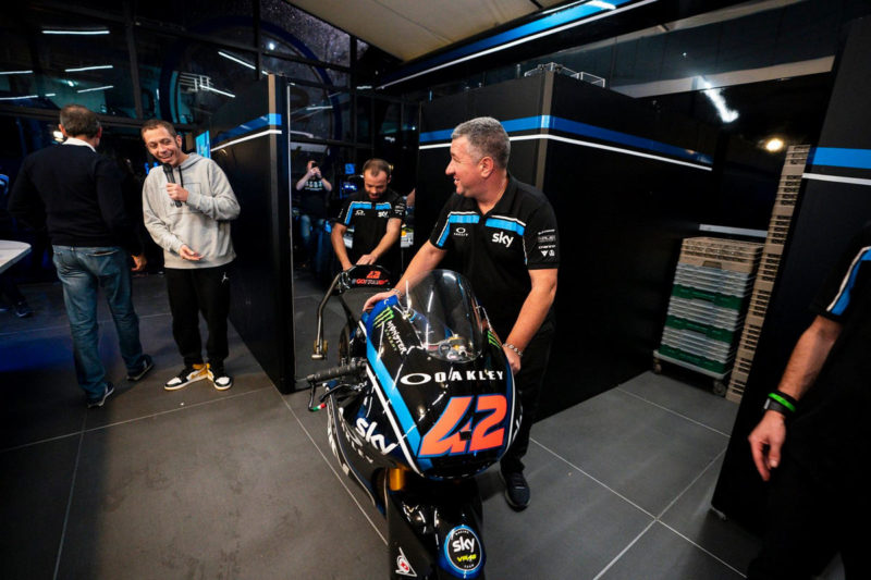 Франческо Баньяйя подарили байк Moto2