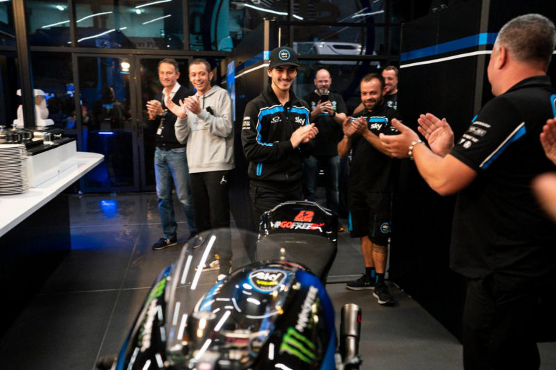 Франческо Баньяйя подарили байк Moto2