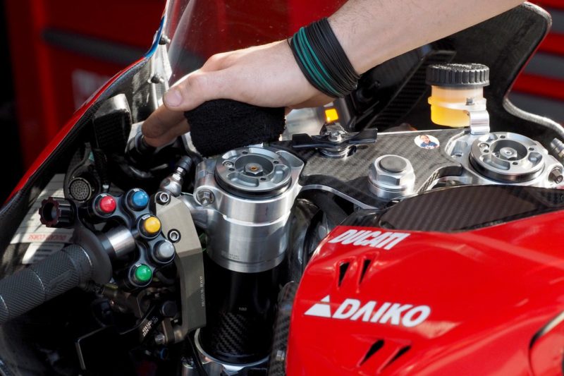 Манетка на руле Ducati Desmosedici GP19