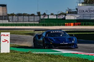 Росси готовится к 12-часовой гонке на Ferrari