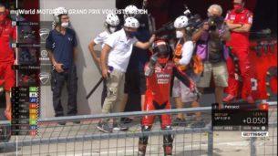 Данило Петруччи, средний палец