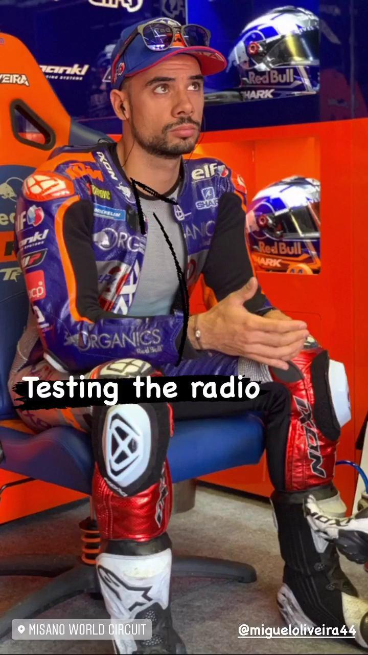 Мигель Оливейра с наушником