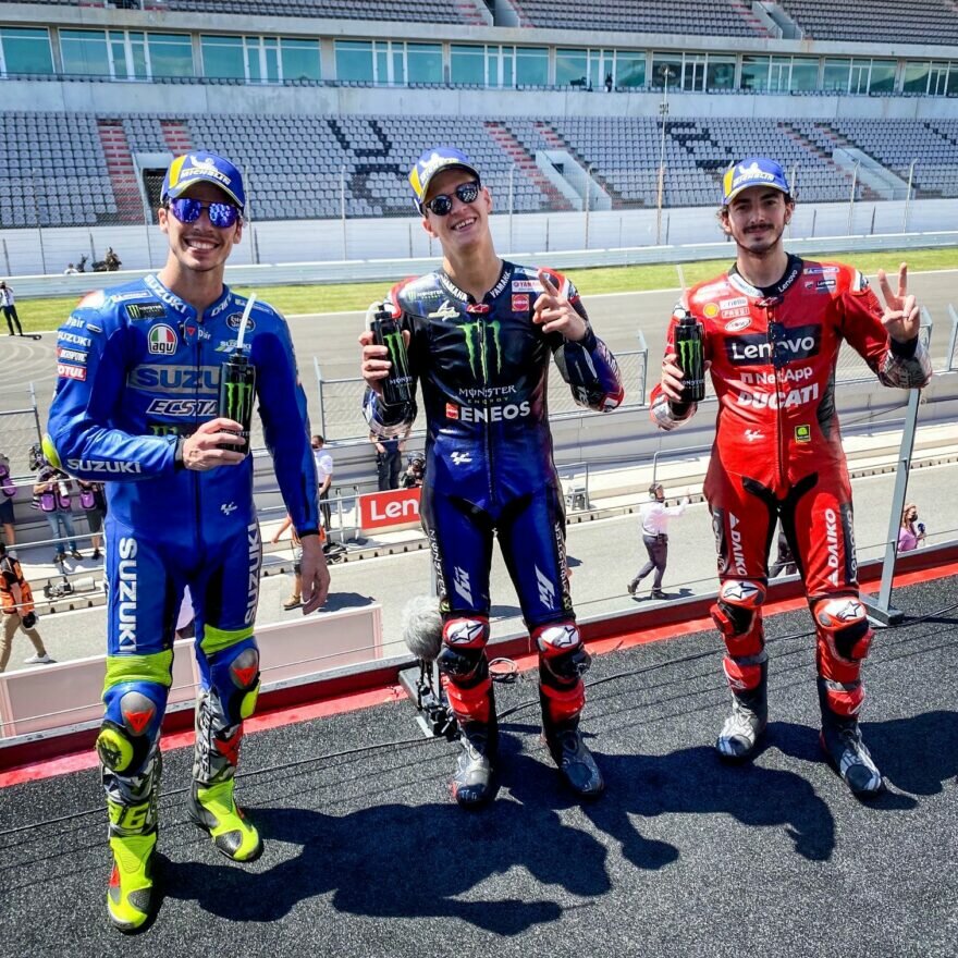 ГП Португалии 2021: подиум MotoGP – Мир, Квартараро, Баньяйя