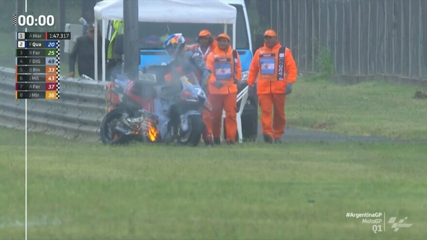 Алекс Маркес и горящий байк